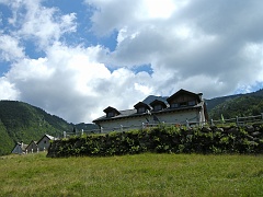 Rifugio Parpinasca Il primo giorno workshop fotografico nei pressi del rifugio con visita agli alpeggi più vicini Il giorno dopo salita al Pizzo Tignolino
